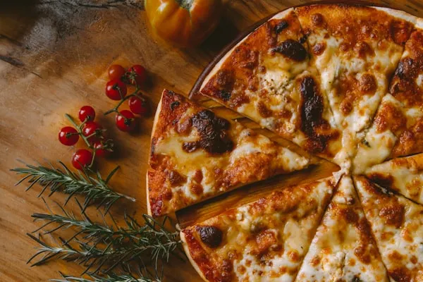 Deliciosa pizza recién horneada